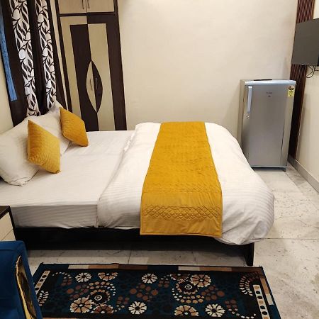 Sun Moon Residency And Apartments, Hotels In Rohini Дели Экстерьер фото